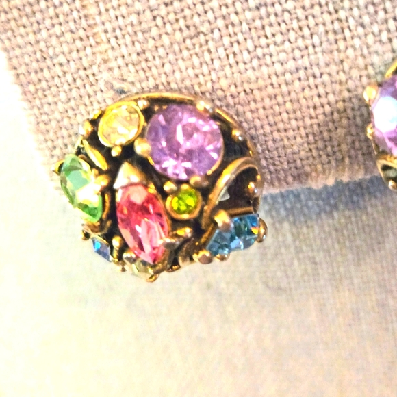 Hollycraft Signed VTG 1953 Multicolored Pastel Rhinestone Screw Back Earrings - Picture 5 of 12